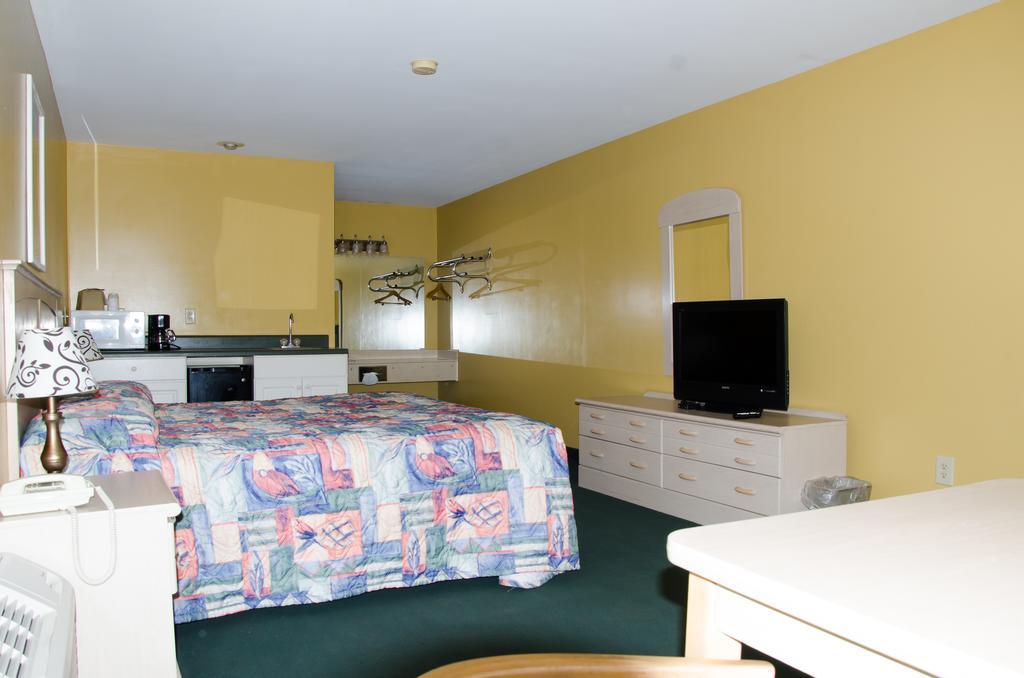 Key West Inn - Childersburg Номер фото