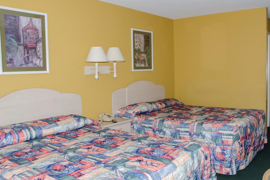 Key West Inn - Childersburg Номер фото