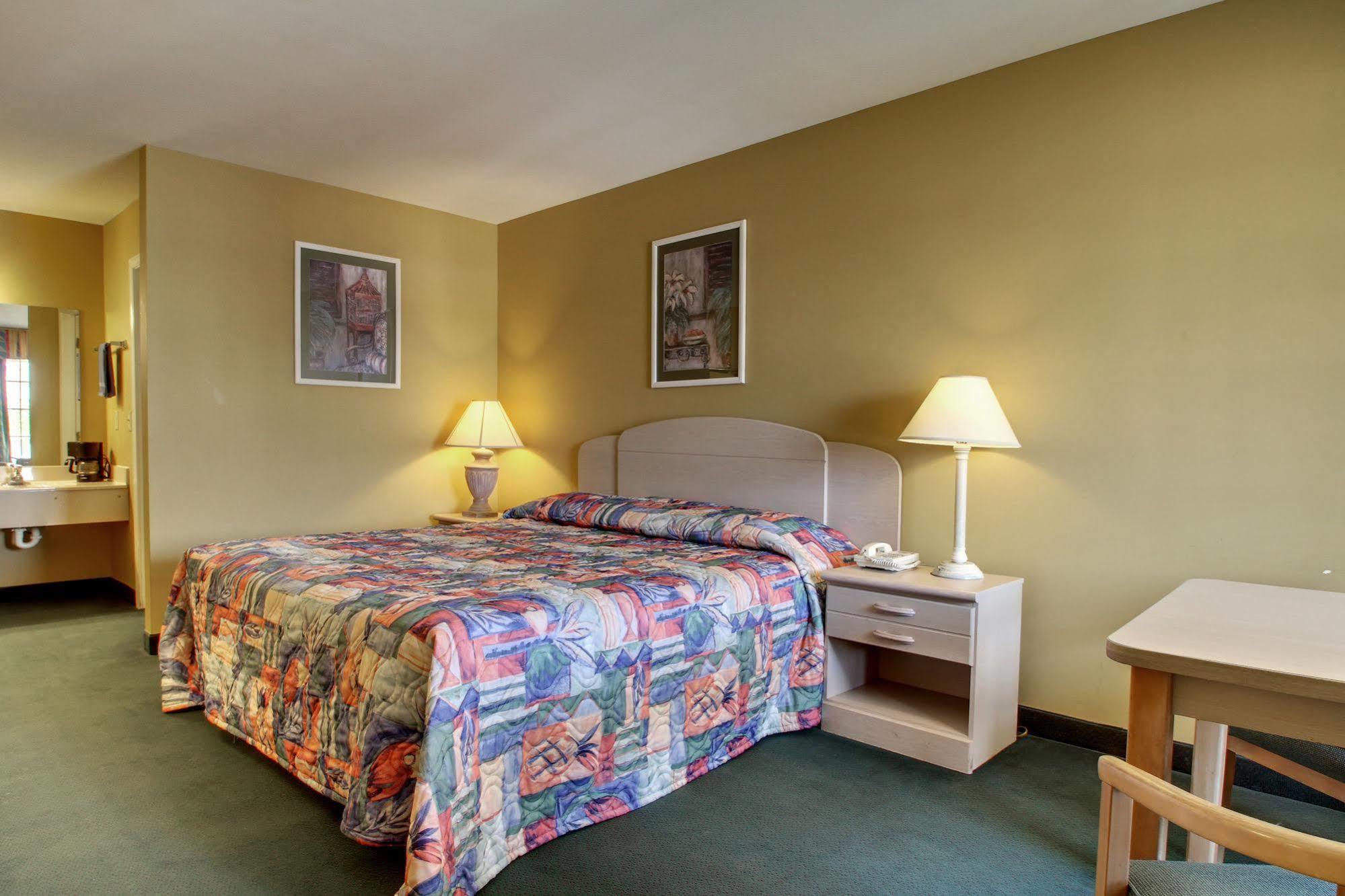 Key West Inn - Childersburg Екстер'єр фото