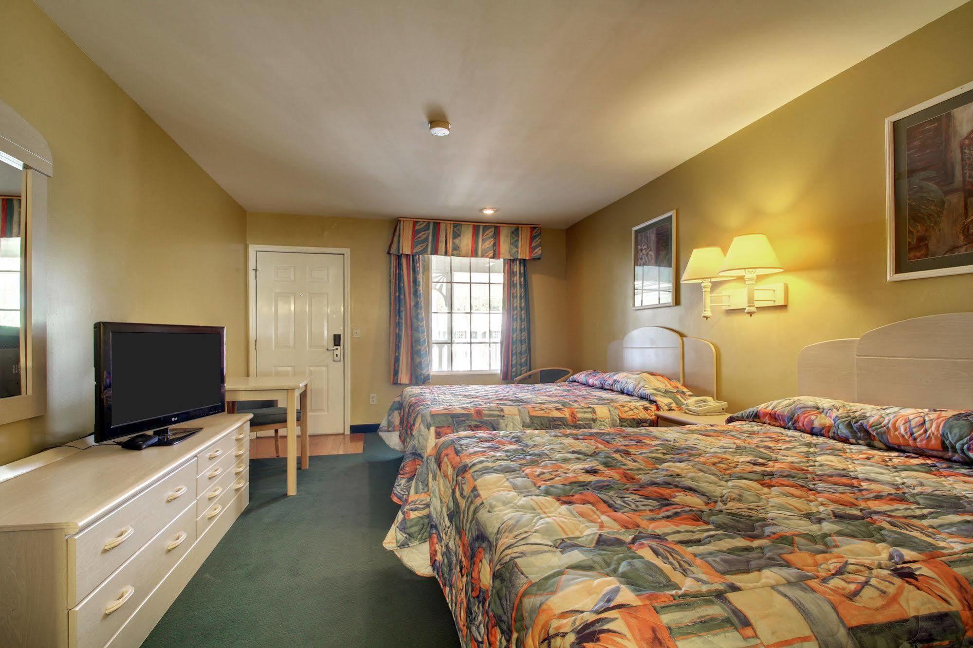 Key West Inn - Childersburg Екстер'єр фото