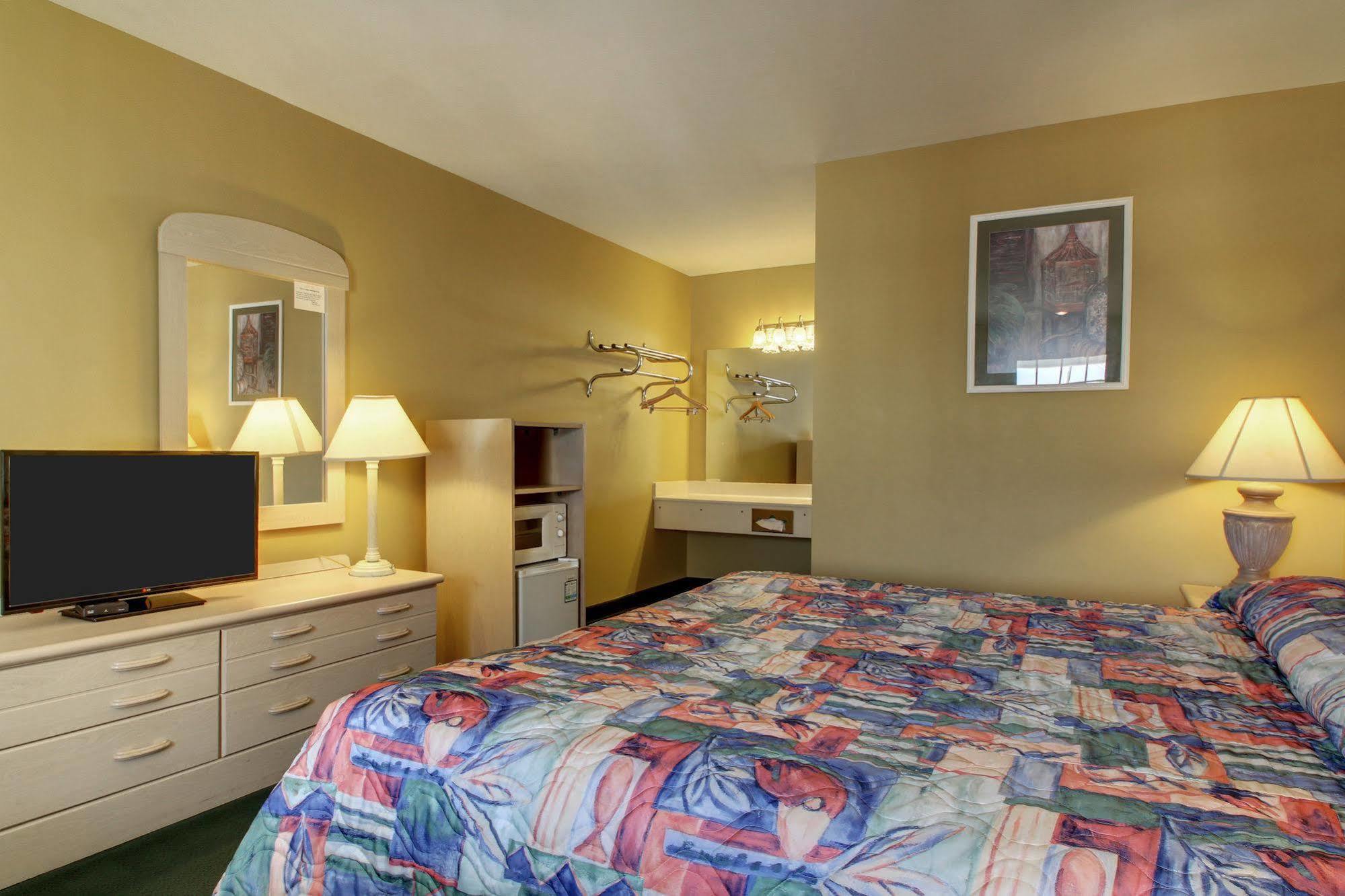 Key West Inn - Childersburg Екстер'єр фото